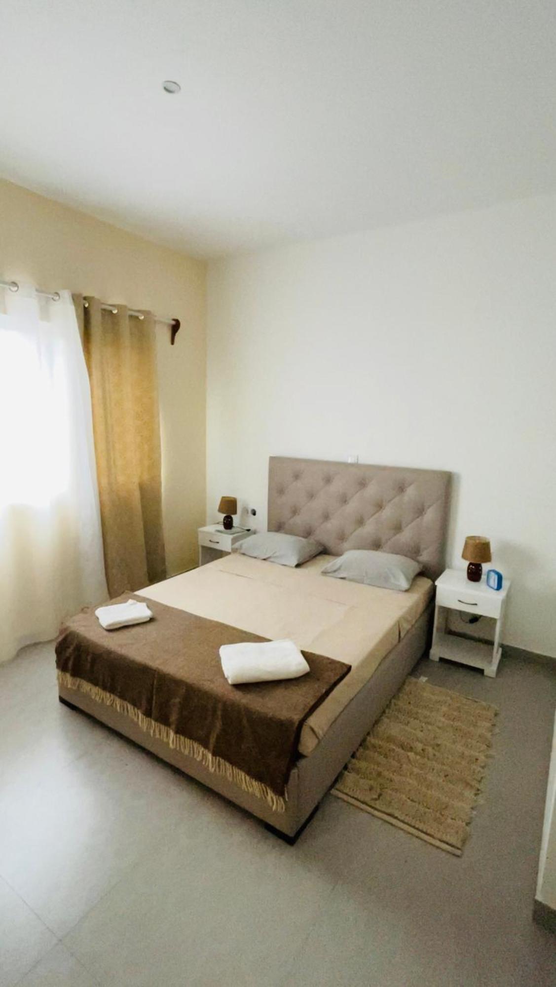 Hostel Rocha Marisol ปงตา ดู ซอล ภายนอก รูปภาพ