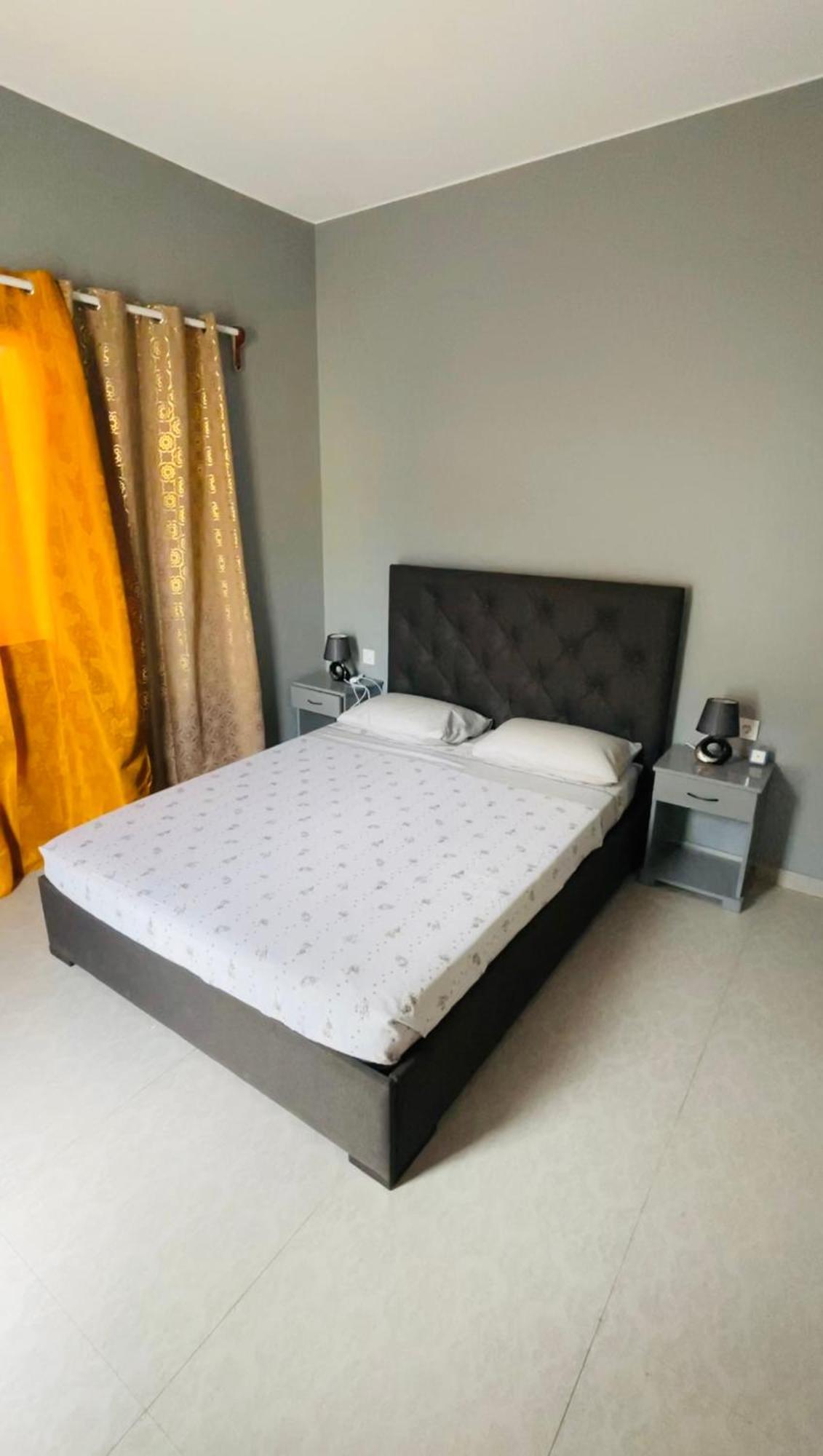 Hostel Rocha Marisol ปงตา ดู ซอล ภายนอก รูปภาพ