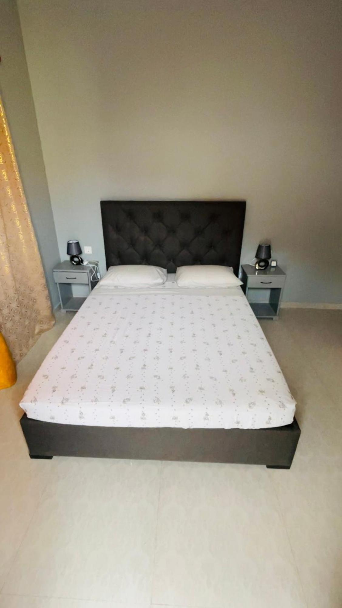 Hostel Rocha Marisol ปงตา ดู ซอล ภายนอก รูปภาพ