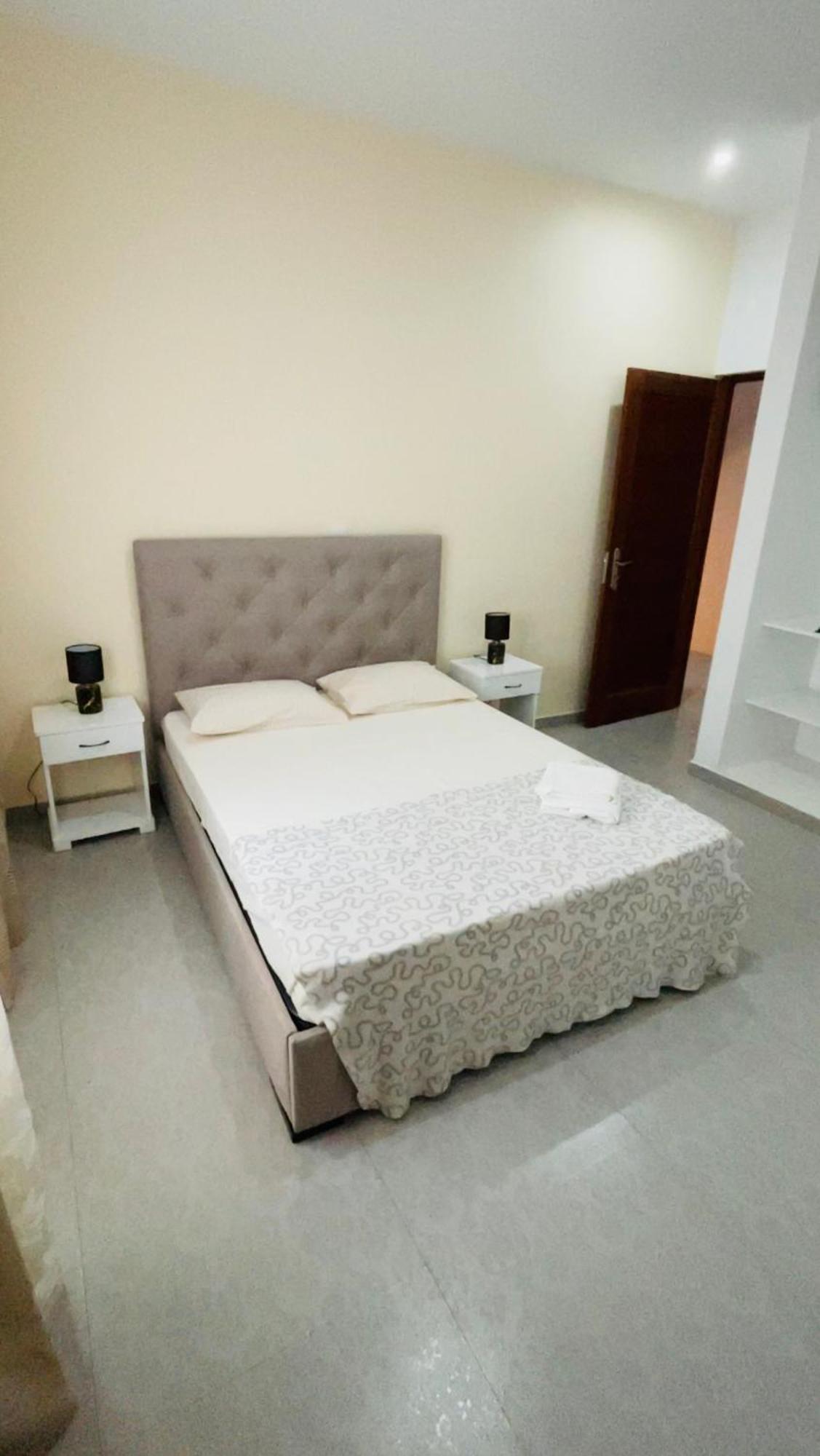 Hostel Rocha Marisol ปงตา ดู ซอล ภายนอก รูปภาพ