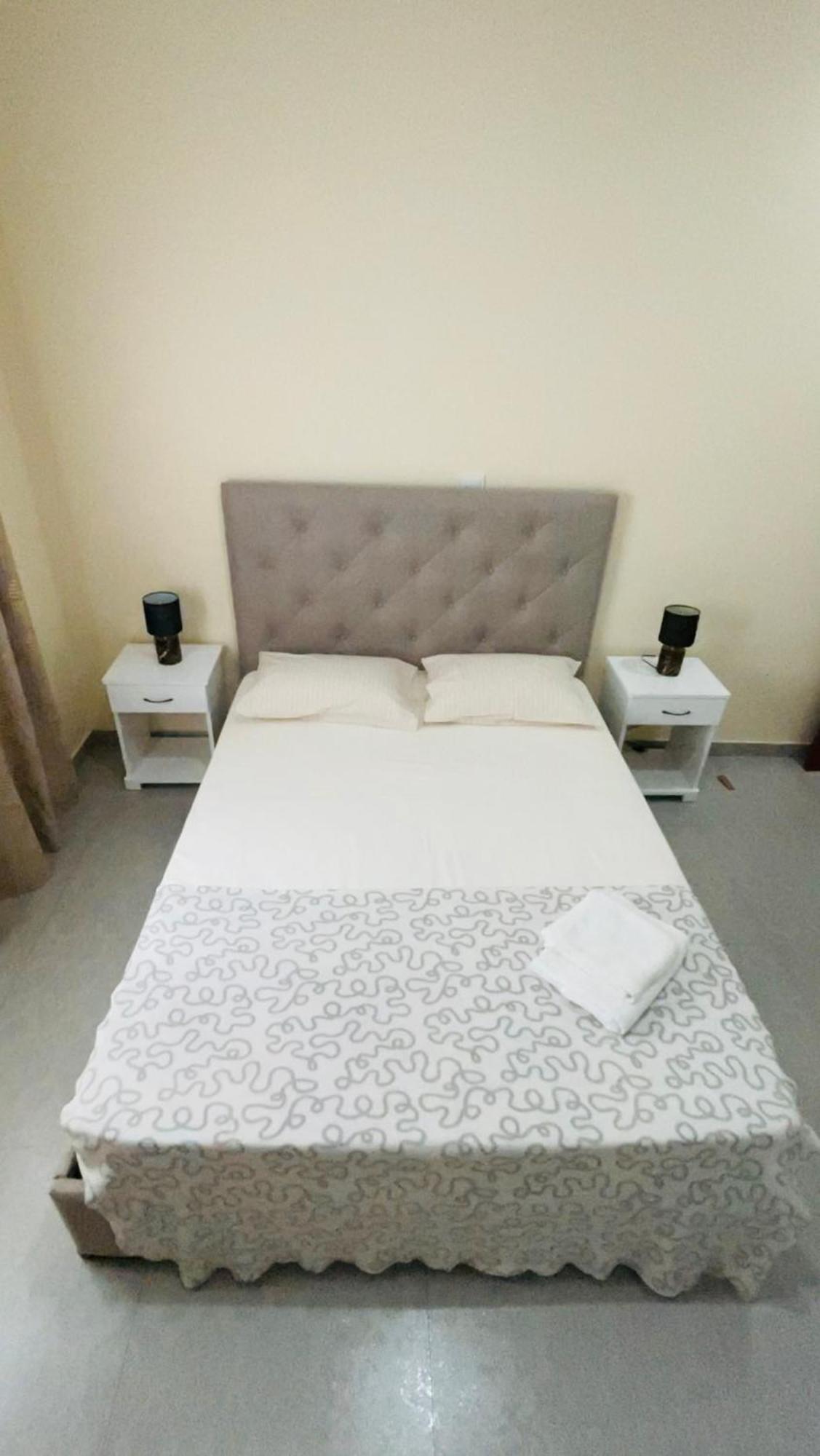 Hostel Rocha Marisol ปงตา ดู ซอล ภายนอก รูปภาพ