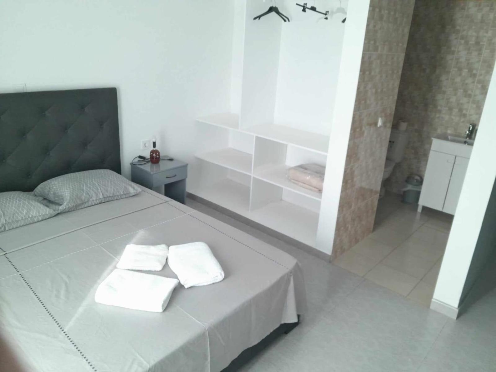 Hostel Rocha Marisol ปงตา ดู ซอล ภายนอก รูปภาพ