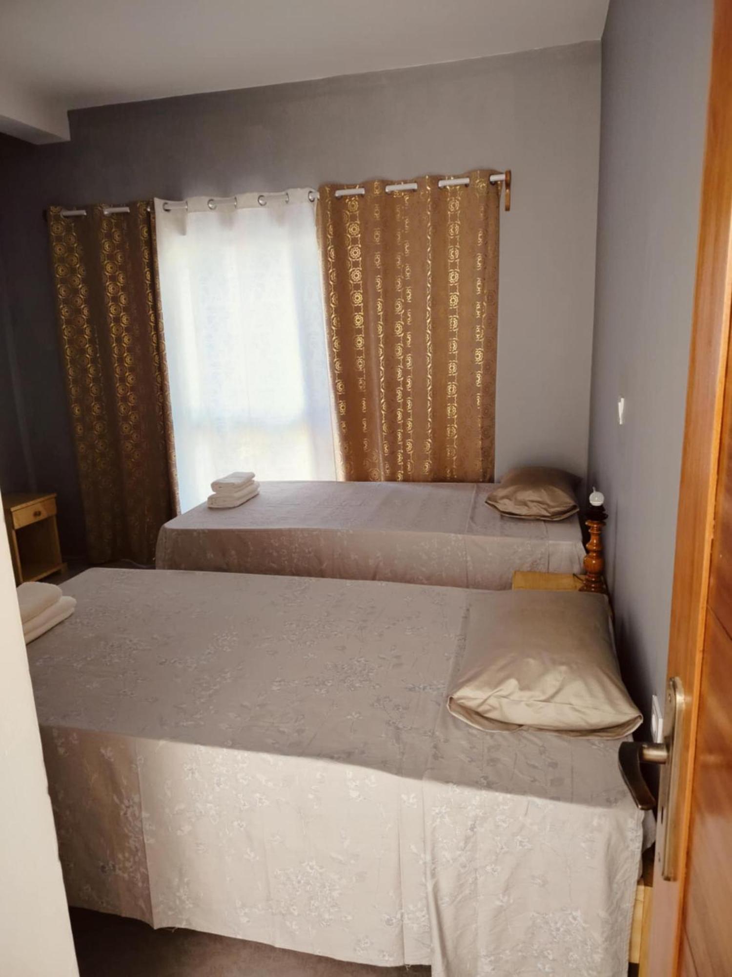Hostel Rocha Marisol ปงตา ดู ซอล ภายนอก รูปภาพ